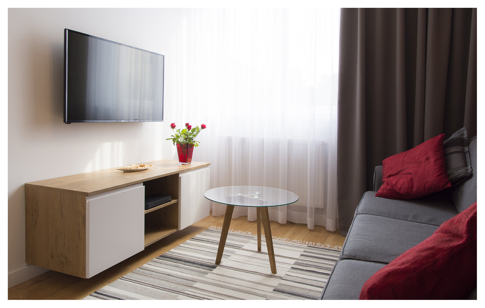 Central Apartments - Rajska Red